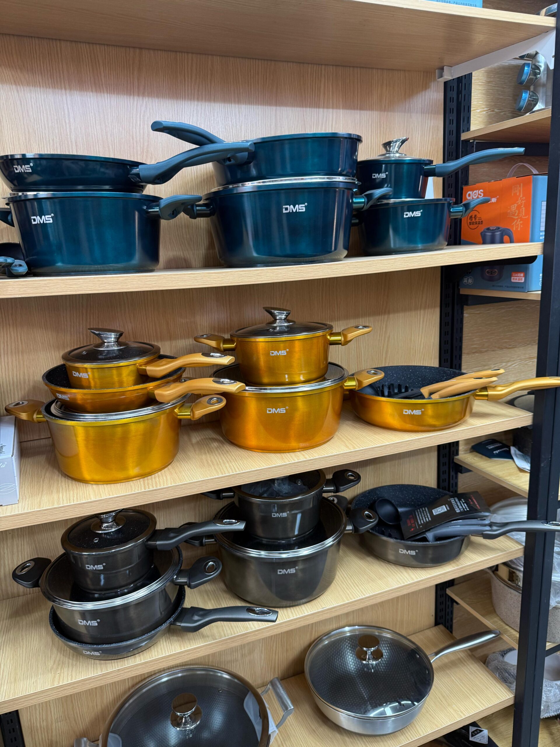 الأواني المنزلية